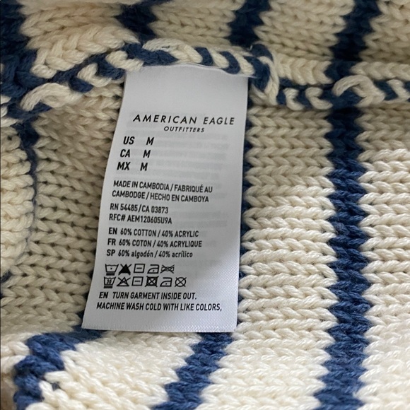 AE Big Hug V-Neck Sweater - M - Picture 6 of 8